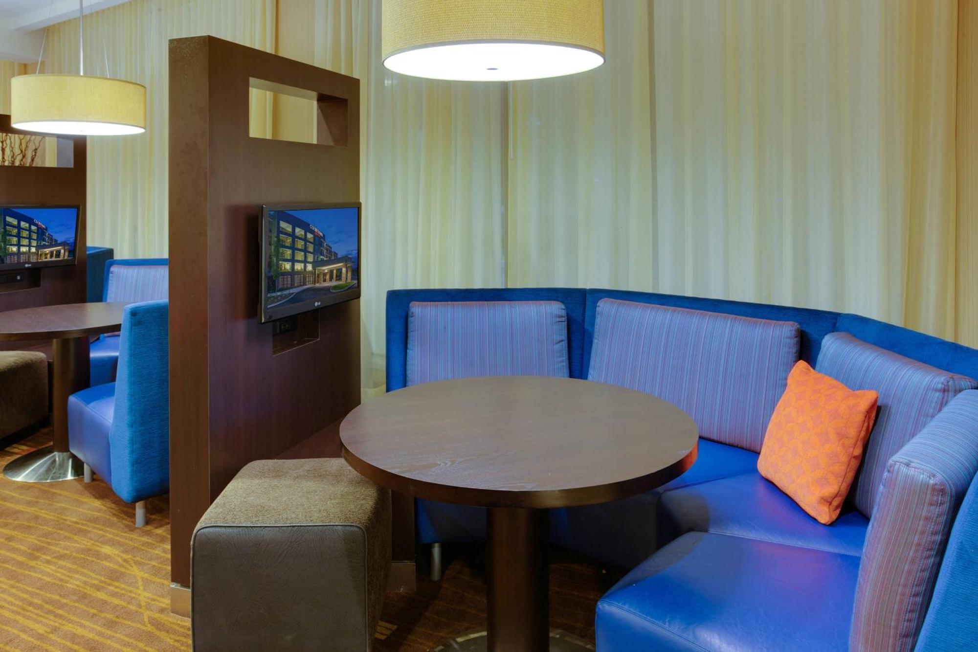 Courtyard By Marriott Pittsburgh North/Cranberry Woods Hotel Cranberry Township Exterior photo