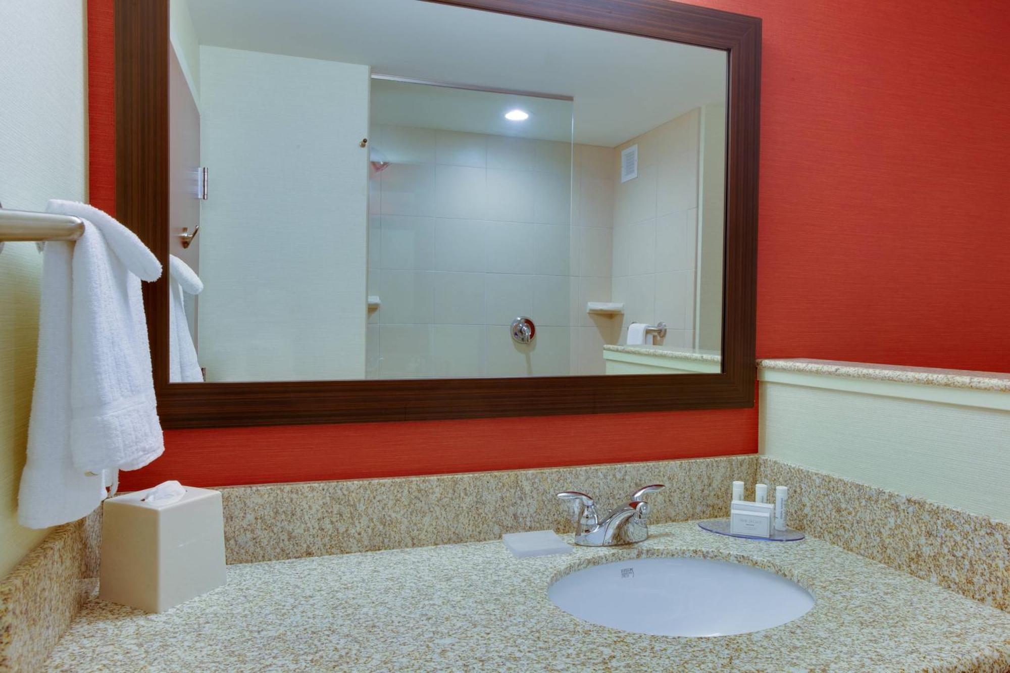 Courtyard By Marriott Pittsburgh North/Cranberry Woods Hotel Cranberry Township Exterior photo